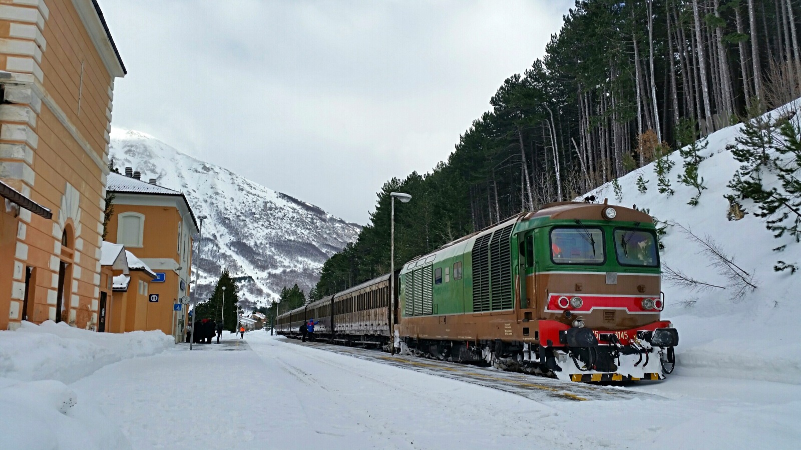 GENNAIO TRENI DELLA NEVE PACCHETTO TUTTO INCLUSO: 1 NOTTE IN HB (COLAZIONE, CENA) RISERVATO AD AUTOMUNITI+ VISITA DELLA CITTA' DI SULMONA + BIGLIETTO TRENO STORICO (TOUR INCLUSI)