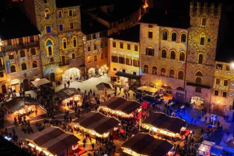 Arezzo-citta-del-Natale-mercatini-piazza-grande