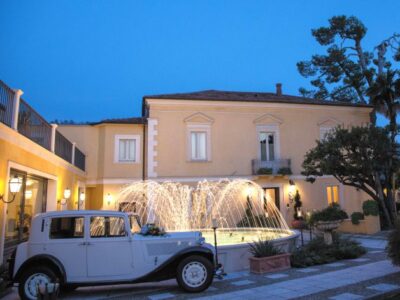 TRENI DI NATALE 3-4-5-6 GENNAIO 2026: 1 NOTTE IN BB (COLAZIONE) PRESSO IL RESORT REGIS (Riservato ad automuniti)​ + BIGLIETTO TRENO DI NATALE -  2^ PARTENZA + MERCATINI DI NATALE CARAMANICO