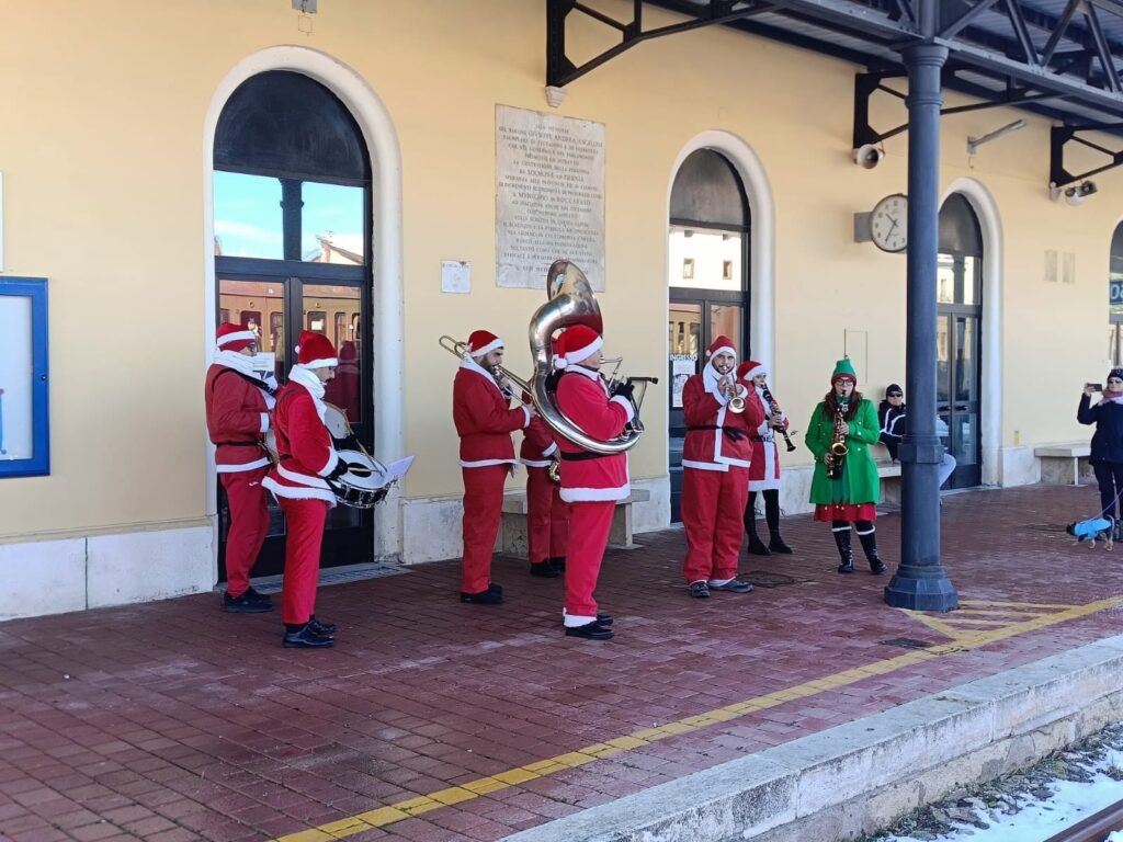 MERCATINI DI NATALE 3 GIORNI 2 NOTTI (PERNOTTO + COLAZIONE + BIGLIETTO TRENO)